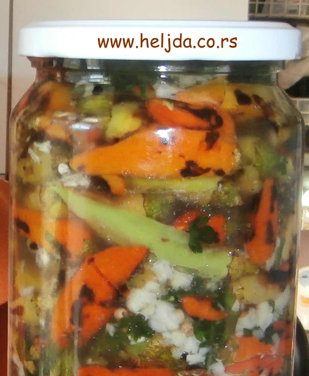 Pečene paprike u tegli