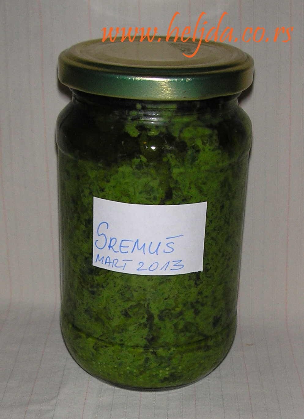 Sremuš listove sa maslinovim uljem