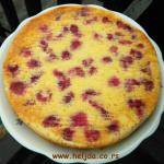 Kolač sa višnjama, kupinama, malinama