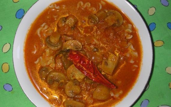 "Riblji" paprikaš od šampinjona sa heljdinim rezancima