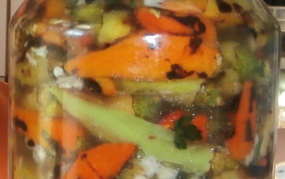 Pečene paprike u tegli