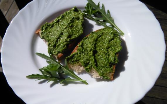 pesto od rukole i peršuna
