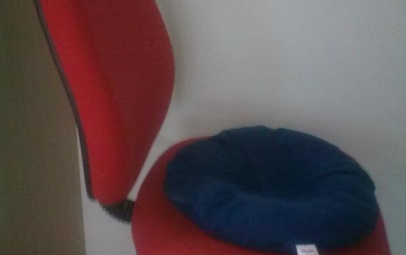 jastuk za kancelarijsku stolicu sa rupom